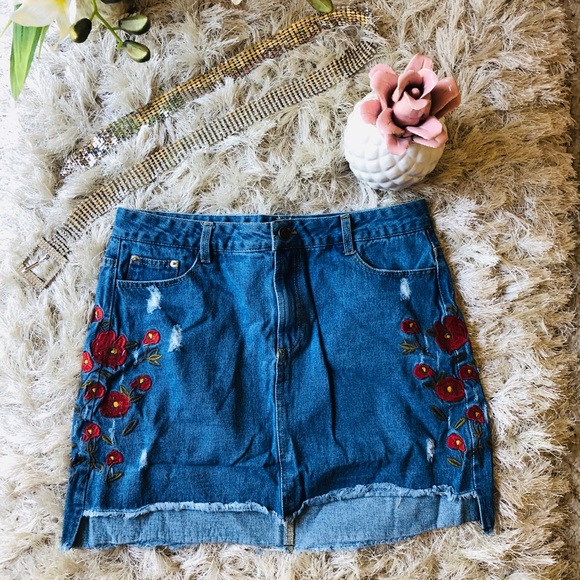 Dresses & Skirts - NWT ‘Monica’ Denim Skirt